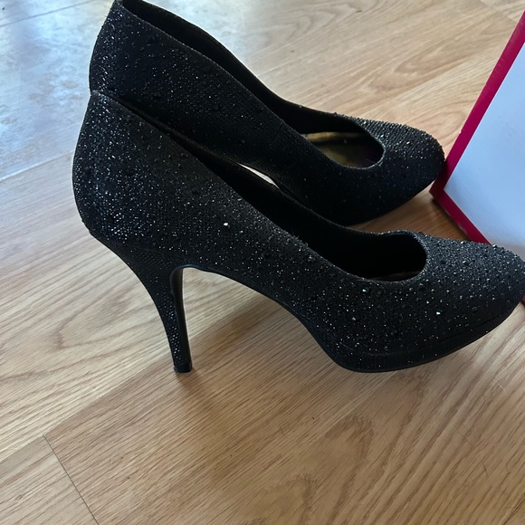 Sparking Black heals size 9.5 - Picture 1 of 5